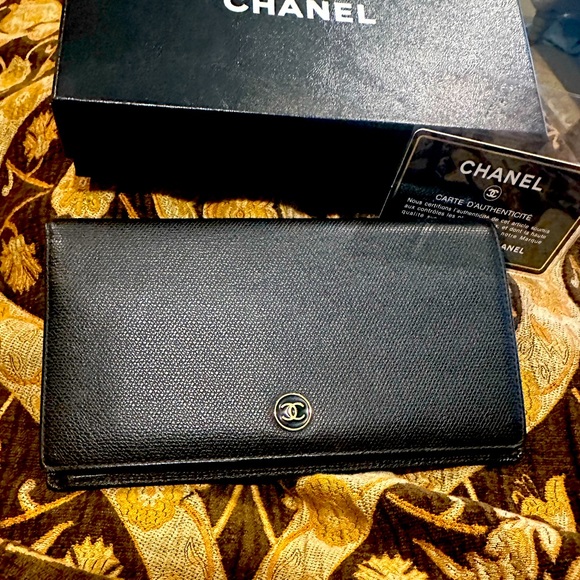Coco Chanel button caviar letter bifold long wallet/clutch - Picture 1 of 5